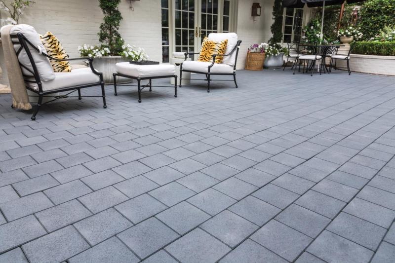 Pavers & Hardscapes Pavers & Hardscapes