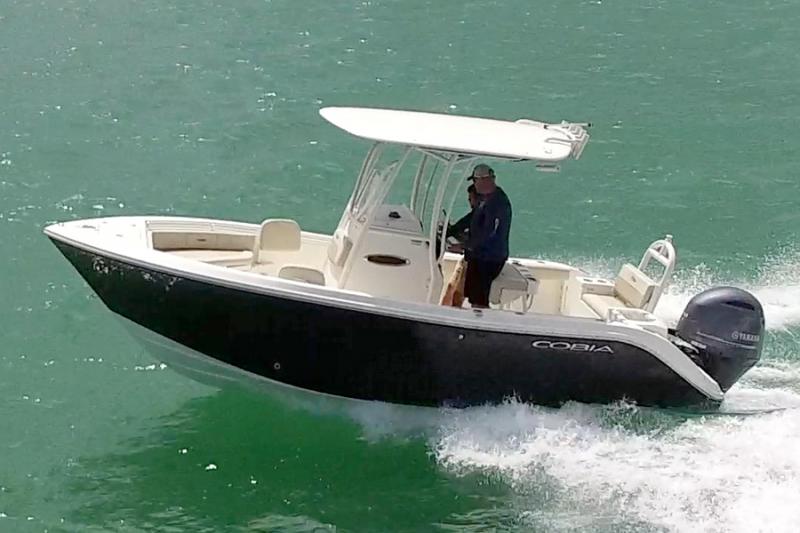 Cobia 220 CC 2019 Cobia 220 CC 2019