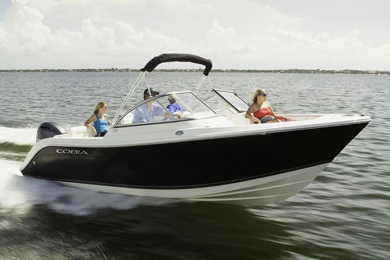 Cobia 220 DC 2019 Cobia 220 DC 2019
