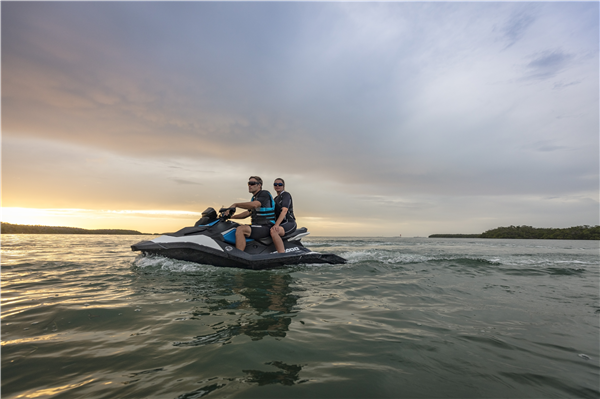 2020 SEA-DOO SPARK 3-UP 2020 SEA-DOO SPARK 3-UP