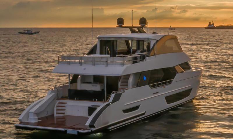 Ocean Alexander 27E Image of Ocean Alexander 27E from aft
